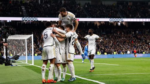 Jogadores do Real Madrid comemoram um dos gols da goleada por 4 a 1 sobre o Villarreal