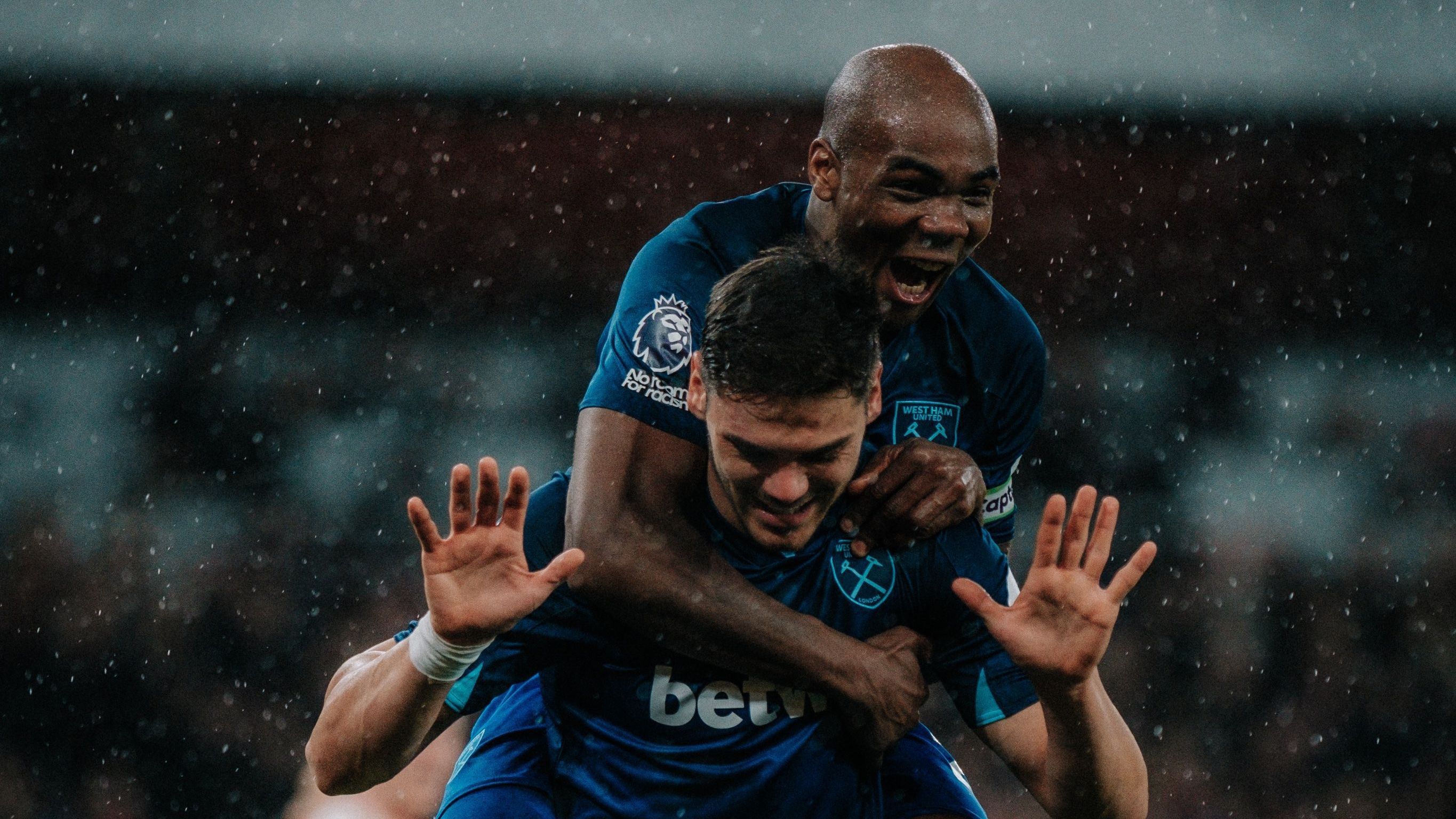 Mavropanos comemora gol contra o Arsenal em partida válida pela Premier League
