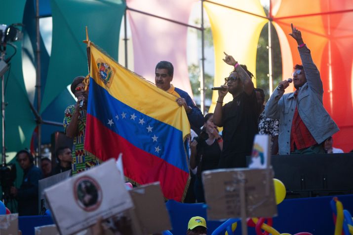 O presidente venezuelano Nicolas Maduro fala durante a campanha de encerramento antes do referendo para a defesa do território de Essequibo em Caracas / Mariela Lopez/Anadolu via Getty Images