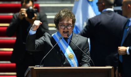 Realidade mostra mais um “segundo governo Macri” do que de Milei na Argentina, diz professor