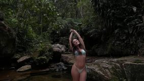 Larissa Manoela fez trilhas durante a lua de mel