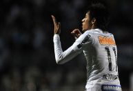 Presidente do Santos diz que Neymar pediu para guardar a camisa 11: “Até eu voltar”