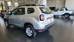 Renault Duster Intense Plus: SUV fica renovado na linha 2024