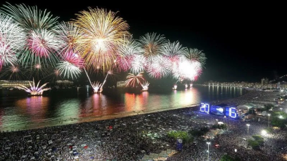 Tradicional Réveillon de Copacabana, no Rio de Janeiro, com espetáculo de fogos de artifício na entrada de 2016
