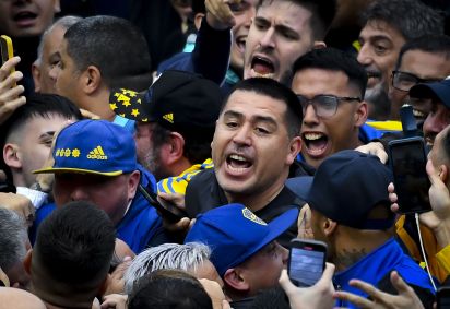 Riquelme teve mais de 30 mil votos e foi eleito presidente do Boca Juniors em eleição histórica.
