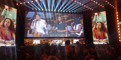 Roberta Rodrigues e Alexandre Rodrigues em painel da CCXP23 neste sábado