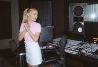 Ariana Grande anuncia single e capa de álbum depois de três anos