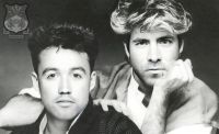 Ryan Reynolds e Rob McElhenney recriam capas famosas do Wham!; veja