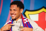 Xavi avalia desempenho de Vitor Roque nos treinos e dupla com Lewandowski
