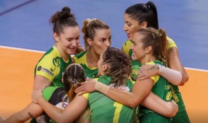 Fran Jacintho brilha, e Maringá vence Blumenau pela Superliga de Vôlei
