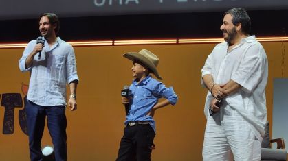 Marcos Saraiva, da Mauricio de Sousa Produções, ao lado dos atores Isaac Amendoim e Luis Lobianco