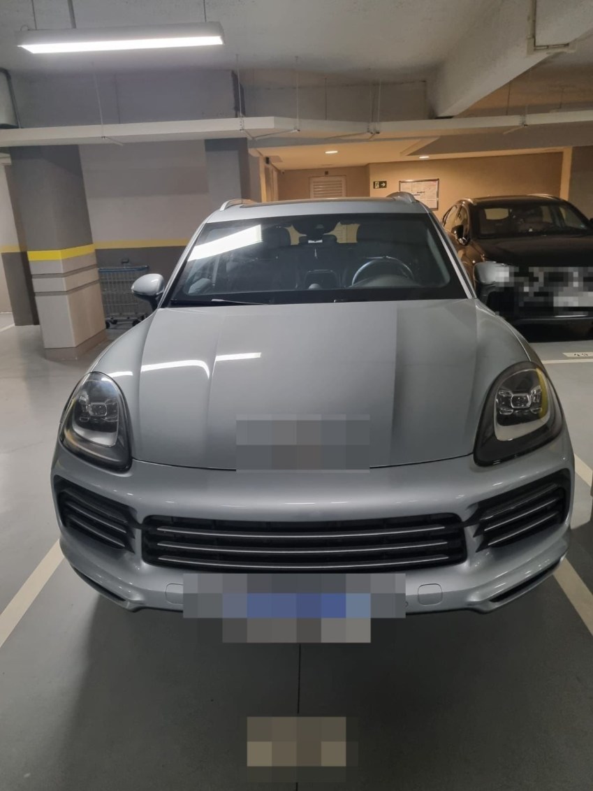 Carros de luxo foram apreendidos pelos agentes durante a operação / Polícia Federal/Divulgação