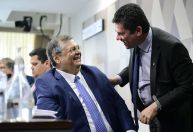 Dino e Moro se abraçam e riem durante sabatina no Senado; saiba o que foi dito