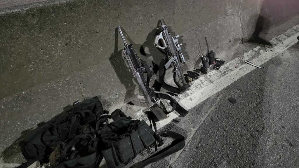 Armas apreendidas pela PM após tiroteio na avenida Brasil