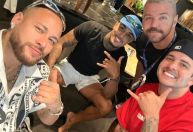 Neymar faz fisioterapia no cruzeiro 