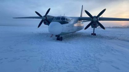 Aeronave russa com 30 passageiros pousa em Rio Congelado