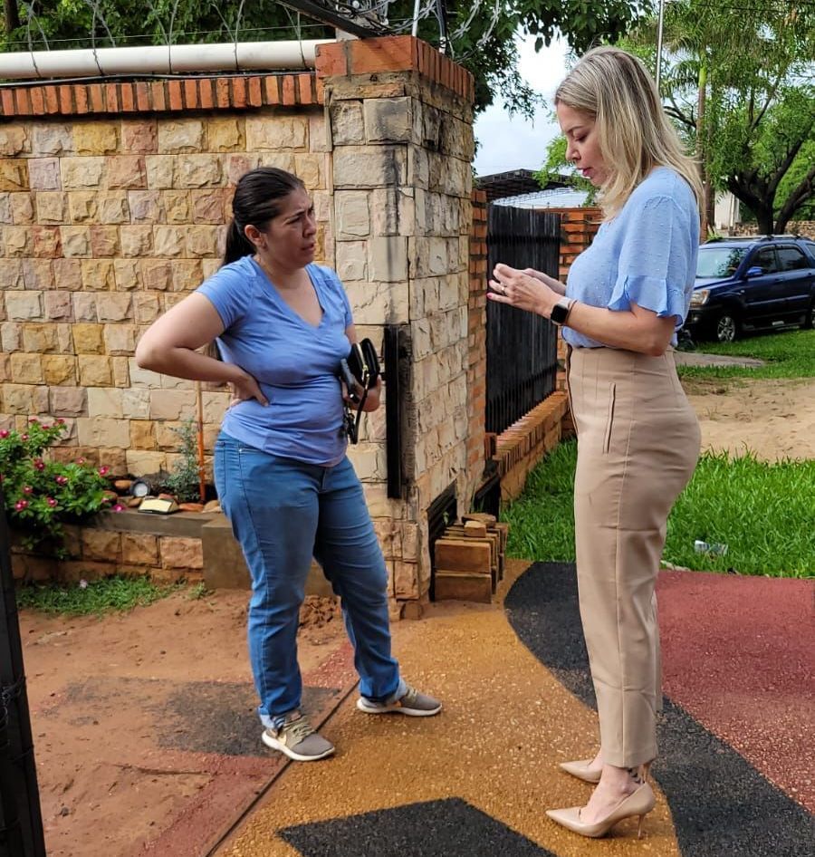 Momento em que a capitã Josefina Cuevas Galeano (à esq.), do Exército do Paraguai, é presa / Divulgação/Ministério Público do Paraguai