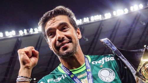 Abel Ferreira com a taça do Brasileirão de 2023