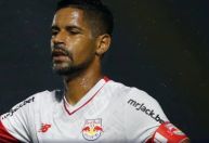 Santos anuncia a contratação do lateral-direito Aderlan