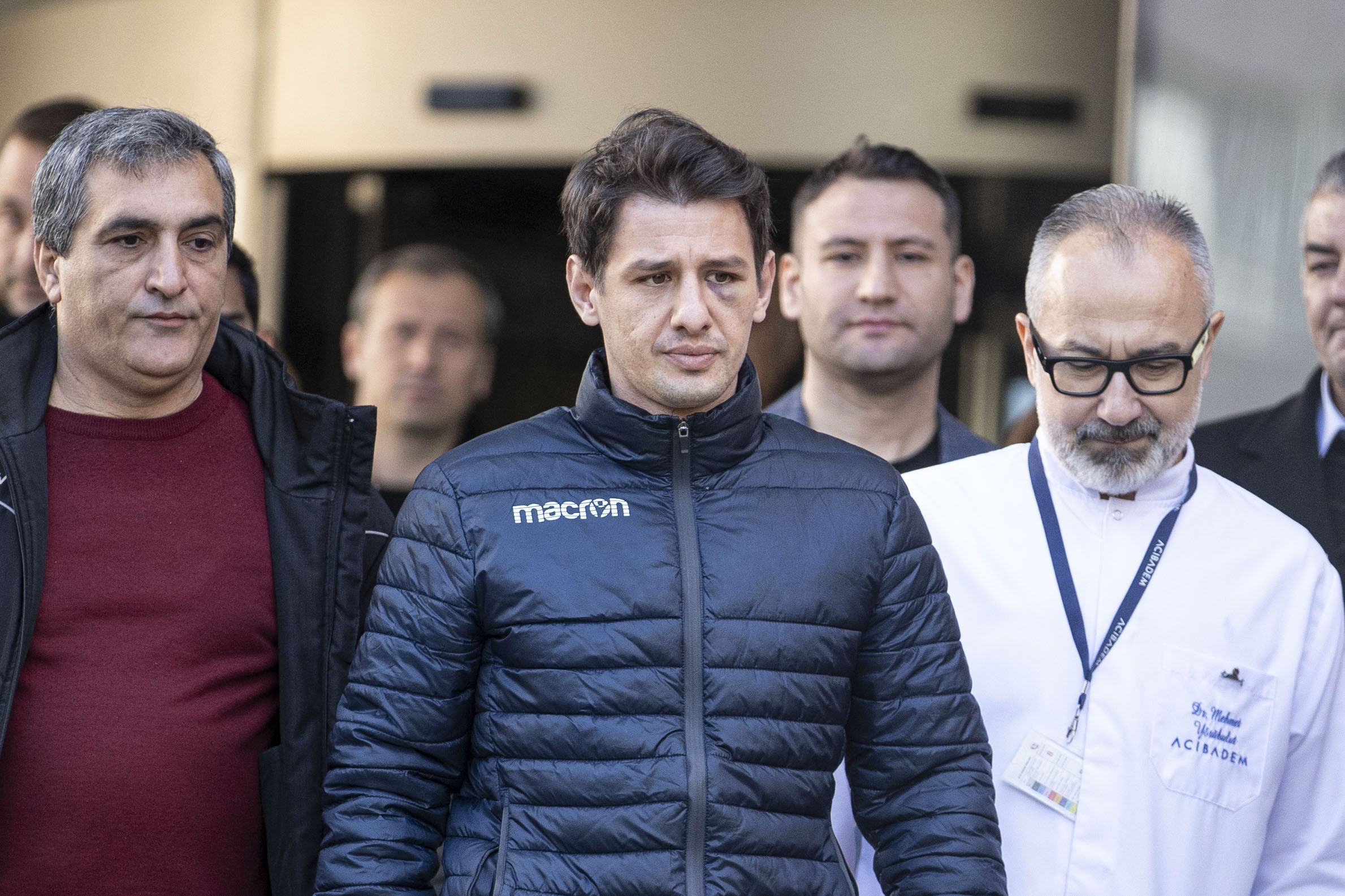 Árbitro Halil Umut Meler recebeu alta