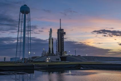 Avião espacial da Space X na base de lançamento, no Centro Espacial Kennedy da Nasa, na Flórida (EUA)