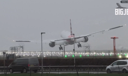 Avião balança durante pouso na pista do aeroporto de Londres em meio a tempestade