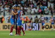 Bahia de Rogério Ceni goleia Atlético-MG e foge do rebaixamento