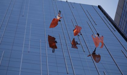 Avenida Paulista é palco de apresentação de balé vertical a 63 metros de altura