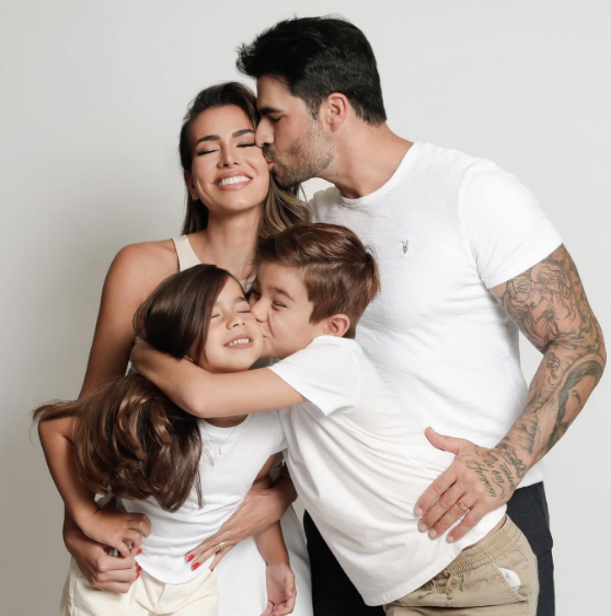 Adriana e Rodrigão casaram e tiveram dois filhos, Rodrigo e Linda / Reprodução/Instagram