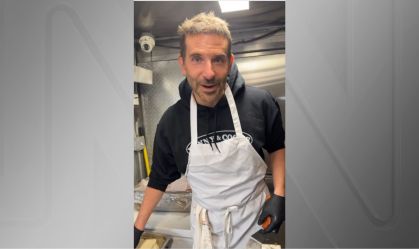 Bradley Cooper está trabalhando como chapeiro em um foodtruck de Nova York
