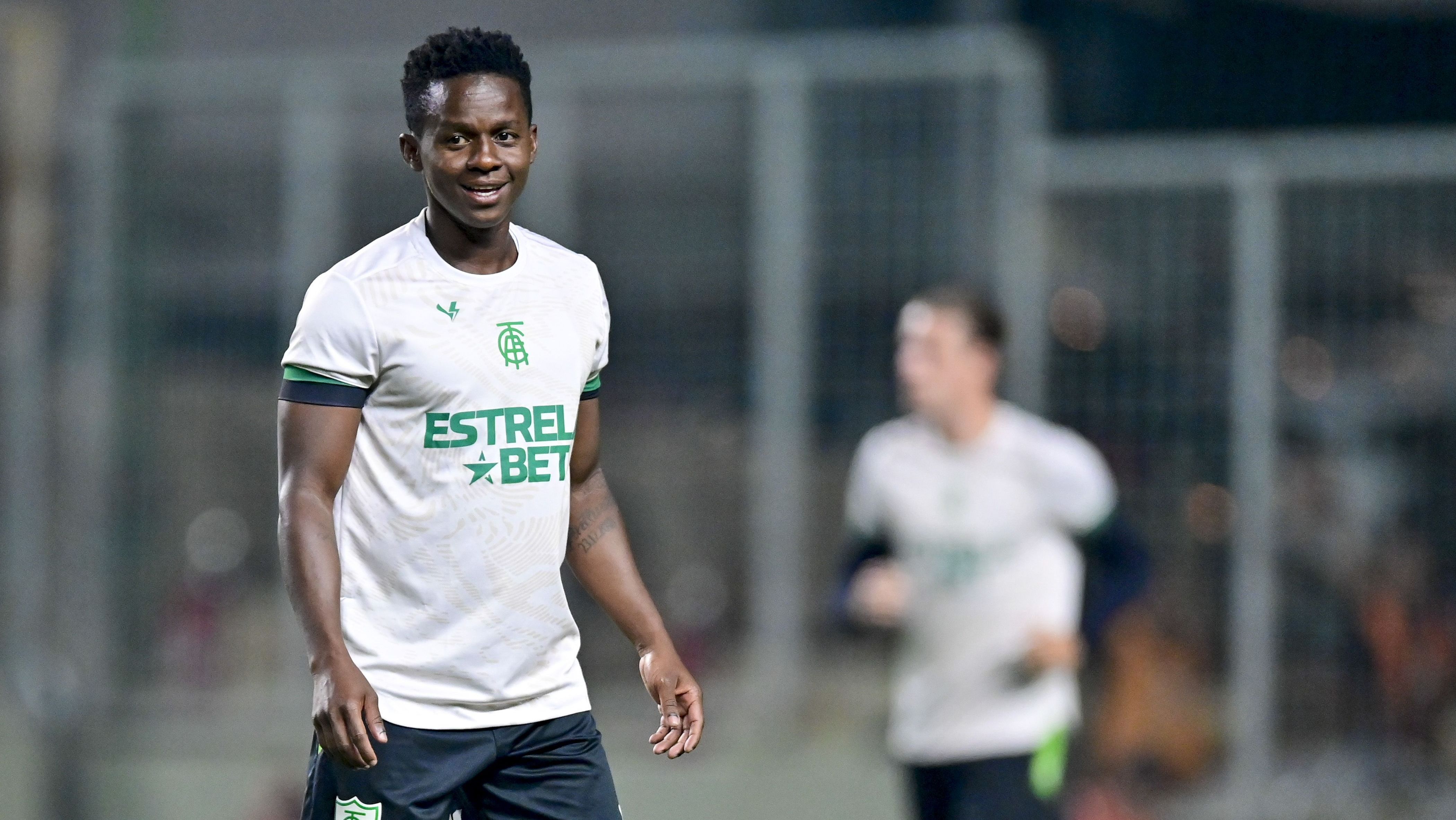 Cazares está próximo do Santos