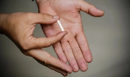 Anvisa proíbe implantes de hormônios chamados de chip da beleza