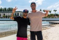 Chris Hemsworth aproveita vinda ao Brasil para surfar com Ítalo Ferreira
