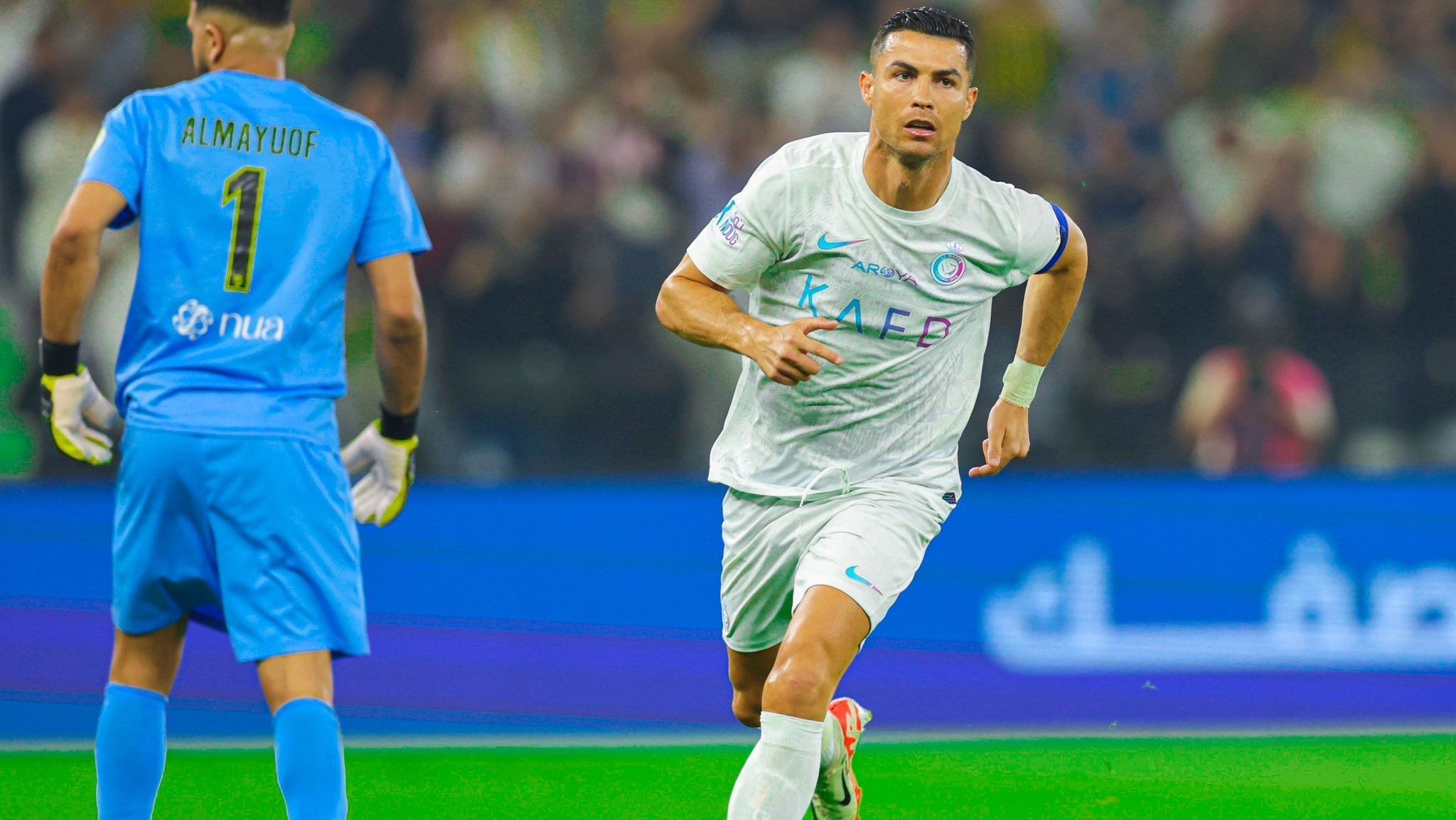Cristiano Ronaldo comemora gol do Al-Nassr na goleada sobre o Al-Ittihad