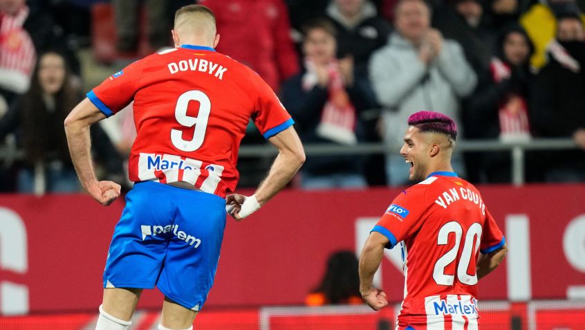 Protagonistas da vitória do Girona sobre o Alavés, Dovbyk e Yan Couto comemoram o primeiro gol do time / Reprodução/Twitter LALIGA