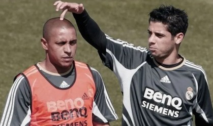 Roberto Carlos (esq) e Cicinho (dir) durante treino pelo Real Madrid