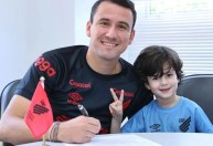 Athletico-PR anuncia renovação com atacante Pablo até dezembro de 2025