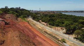 Imagem aérea da região da mina 18 da Braskem, em Maceió, que apresenta risco iminente de colapso
