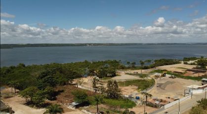 Imagem aérea da região da mina 18 da Braskem, em Maceió, que apresenta risco iminente de colapso