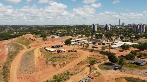 Imagem aérea da região da mina 18 da Braskem, em Maceió, que apresenta risco iminente de colapso