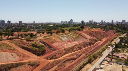 Imagem aérea da região da mina 18 da Braskem, em Maceió, que apresenta risco iminente de colapso