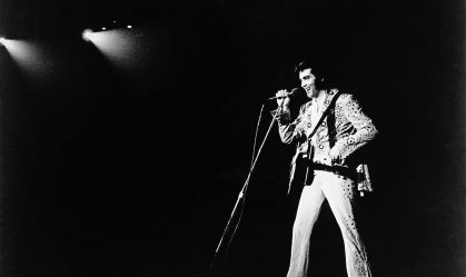 Elvis ficava "nervoso e inseguro'' antes de apresentações, diz Priscilla Presley