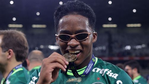 Endrick comemora título do Campeonato Brasileiro pelo Palmeiras