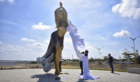 Escultura da Shakira em Barranquilla, na Colômbia