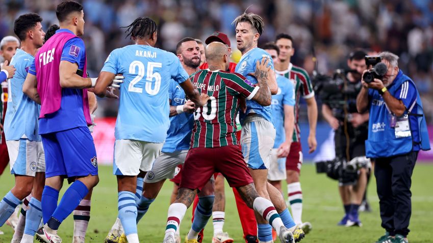 Felipe Melo briga com jogadores do Manchester City após o Mundial / Robbie Jay Barratt - AMA/Getty Images