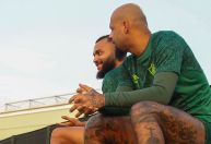 "Time de aposentados"? Jogador do Fluminense rebate jornal inglês