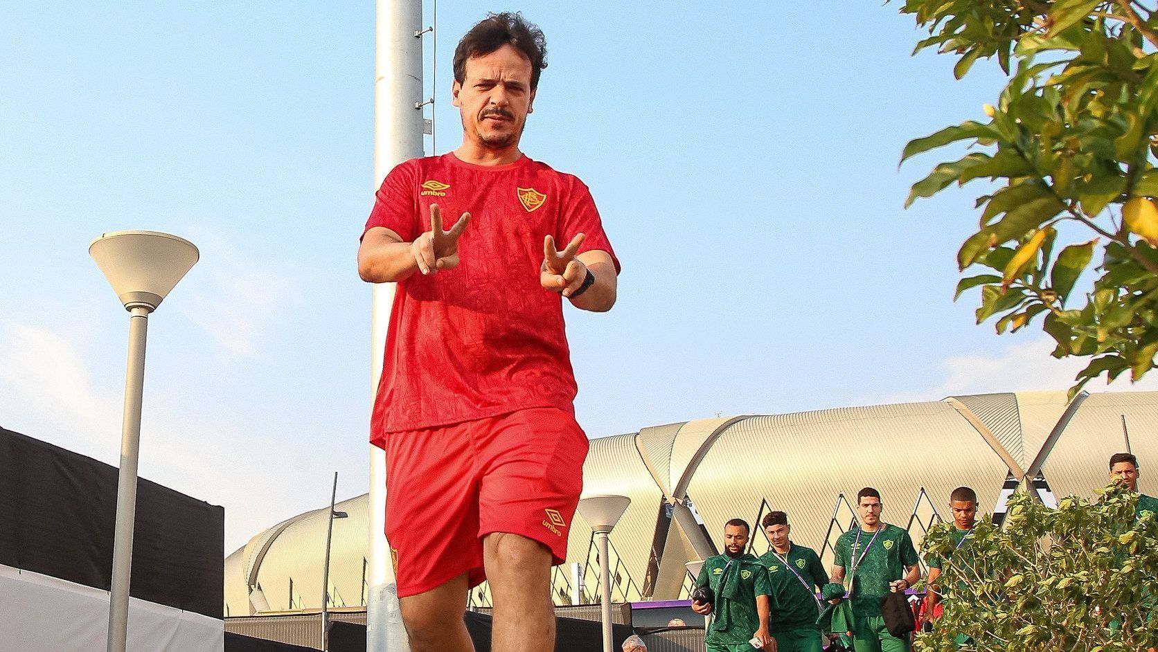 Fernando Diniz em treino do Fluminense na Arábia Saudita