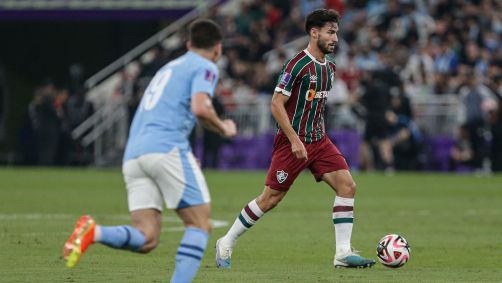 Martinelli com a bola
