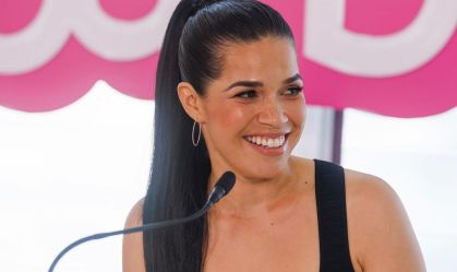 America Ferrera faz relato comovente: "Passava o dia com fome na escola"