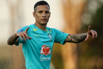 Guilherme Arana em treino da Seleção Brasileira